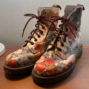 Rare floral Doc Martens - women size 6